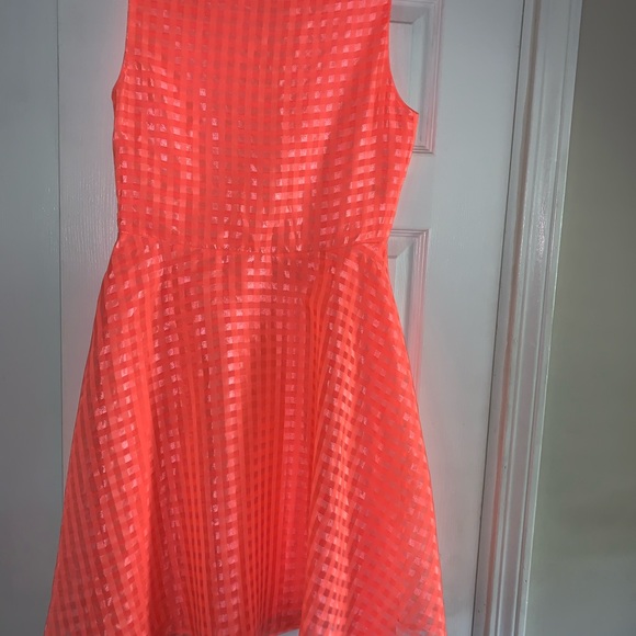 Versona Coral Dress, Size 6 - Picture 3 of 5